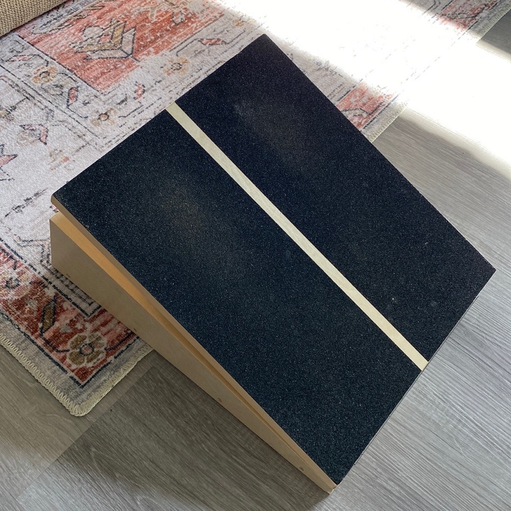 Slant board used for p.volve workouts (same dimensions but NOT p.volve brand)